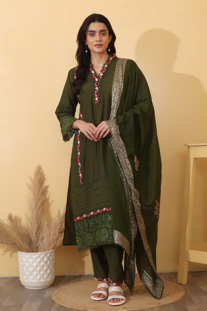 Women Elegant Mint Green Embroidered Kurta Set with Red Floral Dupatta - Image 6