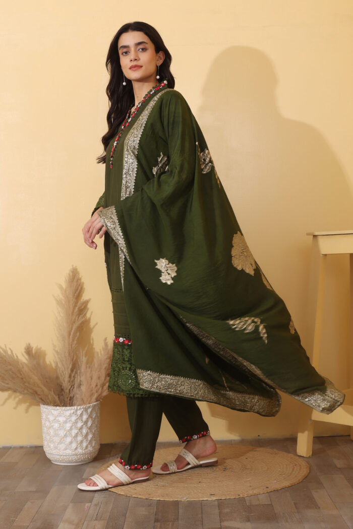 Women Elegant Mint Green Embroidered Kurta Set with Red Floral Dupatta - Image 3