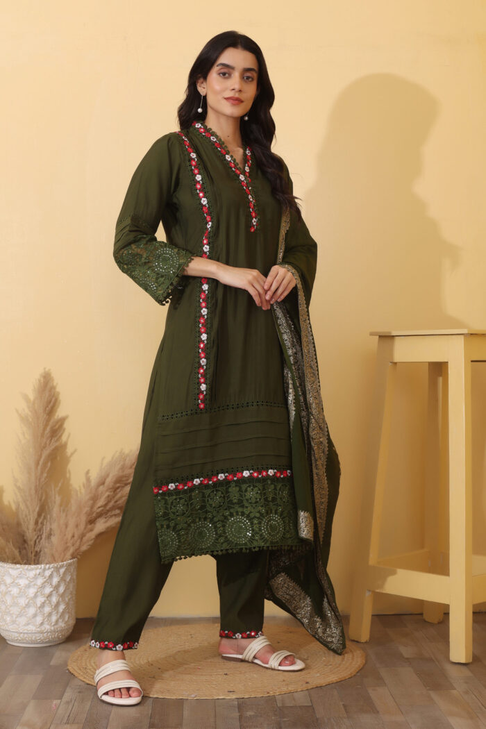 Women Elegant Mint Green Embroidered Kurta Set with Red Floral Dupatta - Image 4