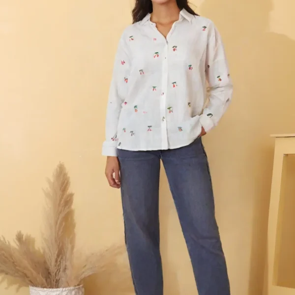 White Cotton Shirt with Blue Straight-Leg Jeans – Casual Chic Women's Outfit