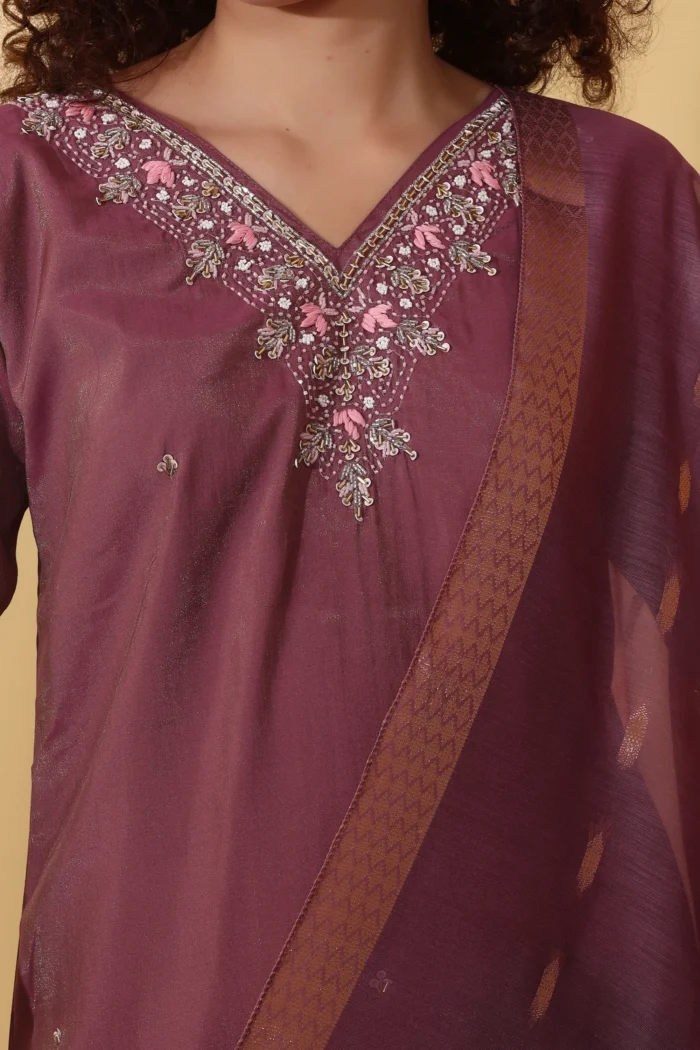 Mauve Cotton-Blend Kurta Set with Embroidered Neckline & Organza Dupatta - Image 5