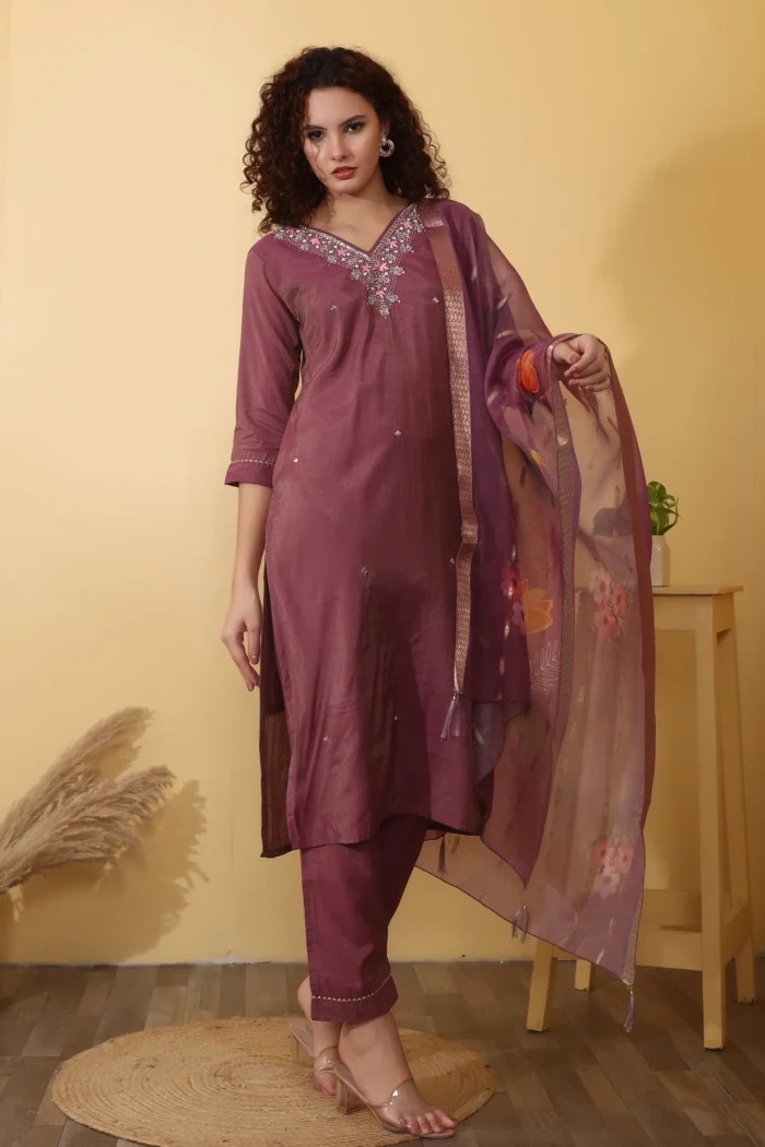 Mauve Cotton-Blend Kurta Set with Embroidered Neckline & Organza Dupatta - Image 6